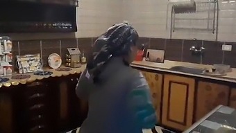 Beleza Negra Encontra Uma Deusa Asiática Em Um Encontro Quente