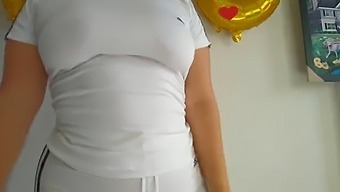 Regardez Les Grosses Fesses De Ma Demi-Sœur Alors Qu'Elle Donne Une Fellation, Chevauche Comme Une Prostituée Et Se Fait Remplir De Sperme