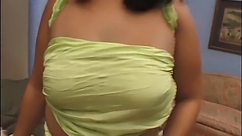 La Ragazza Indiana Cicciottella Partecipa A Un Provino Porno E Viene Coperta Di Sperma Da Due Uomini