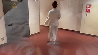 Teen Amatør Får Sin Røv Kneppet I Hotel Spa