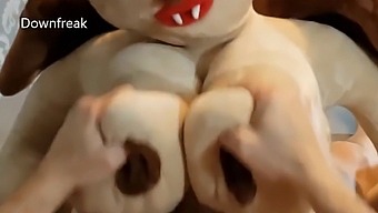 De Sex Doll Bat Girl Geeft Een Bevredigende Blowjob Voor Een Lange Tijd