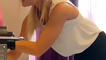 Tiffany Leiddi, Husholdersken, Engagerer Sig I Seksuel Aktivitet På Et Hotel