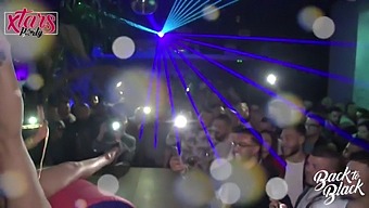 Katriens Lachende Optreden Op Xtarsparty