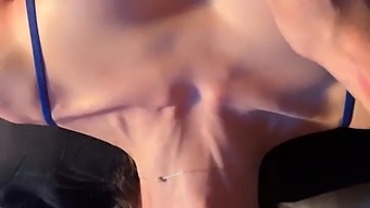 Mladá Tmavovláska Dává Hluboký Orální Creampie