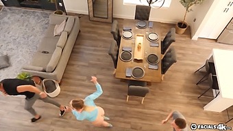 Gamer-Tjej Upplever Grov Ansiktsknull Och Ansiktsbehandling I Hardcore Trekant