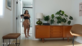 My Roommate Roxanne Roselle Manages My Big Booty Hobbies - Me